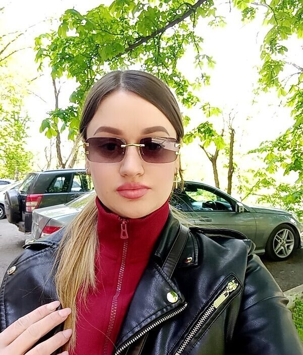 Девушка