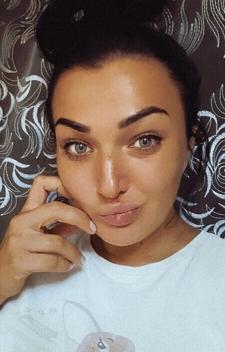 Оля