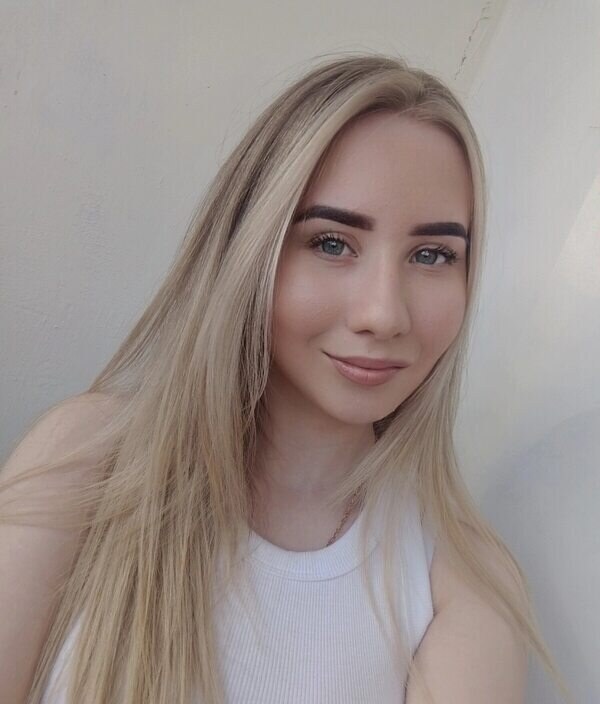 Оля