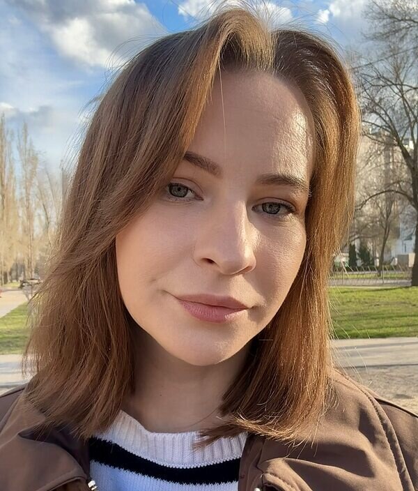 Оля