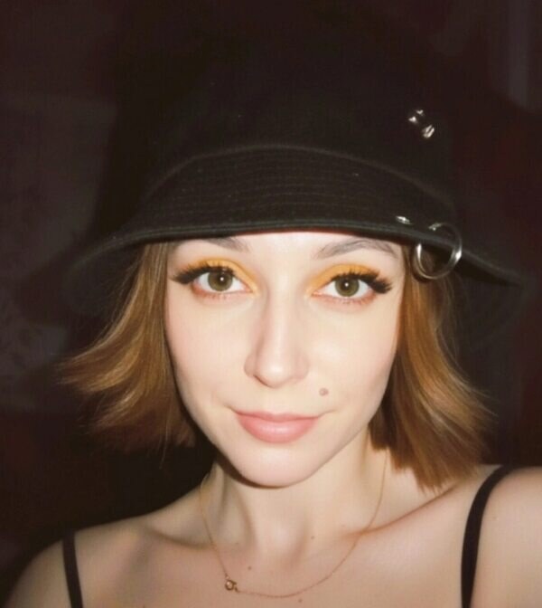 Аня