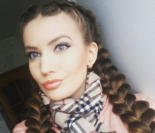 Оля
