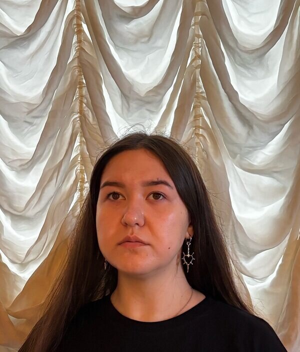Оля