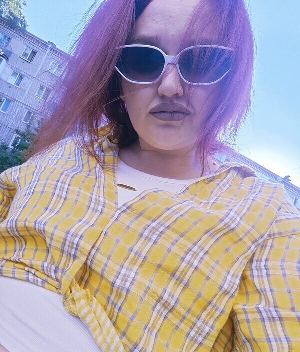 Оля