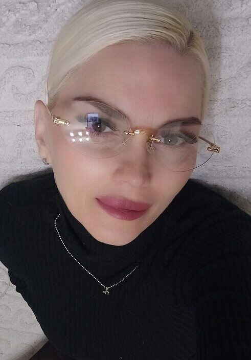 Аня