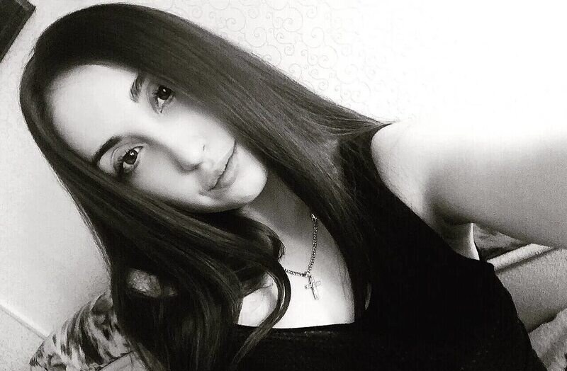Оля