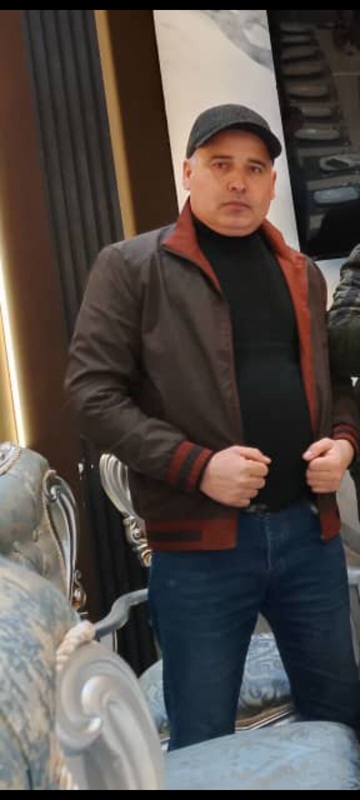 Али